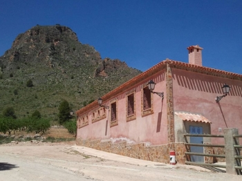 Corral Colorao. Elche de la Sierra.  corral