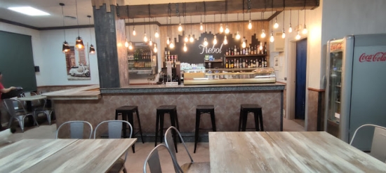 Bar Tr&eacute;bol interior