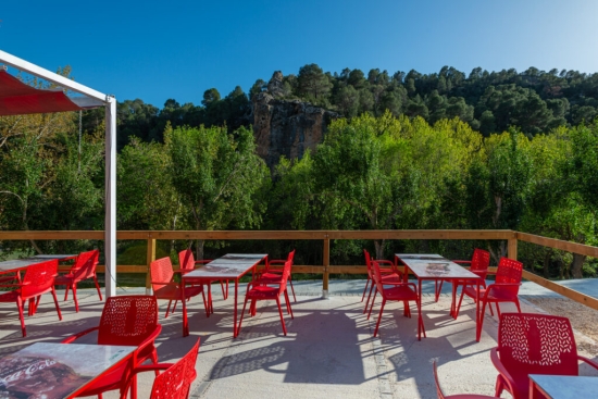 Camping y Restaurante las Fuentes terraza