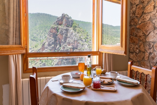 Miralmundo Alojamientos Rurales Aýna Hostal Rural | Desayuno con vistas.