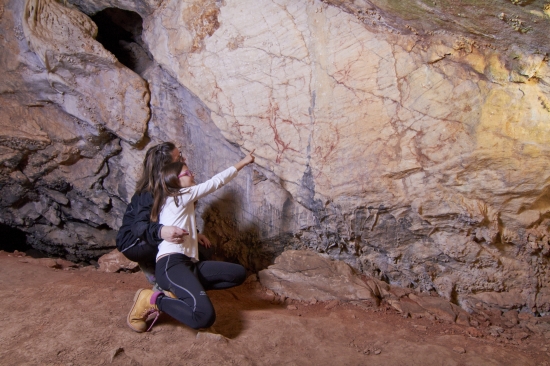 Descubre el arte rupestre en la cueva del Niño