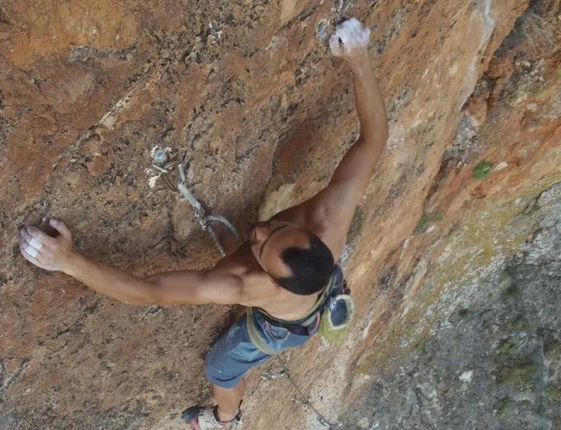 Zona de escalada Peña Perico. Molinicos.  Peña Perico