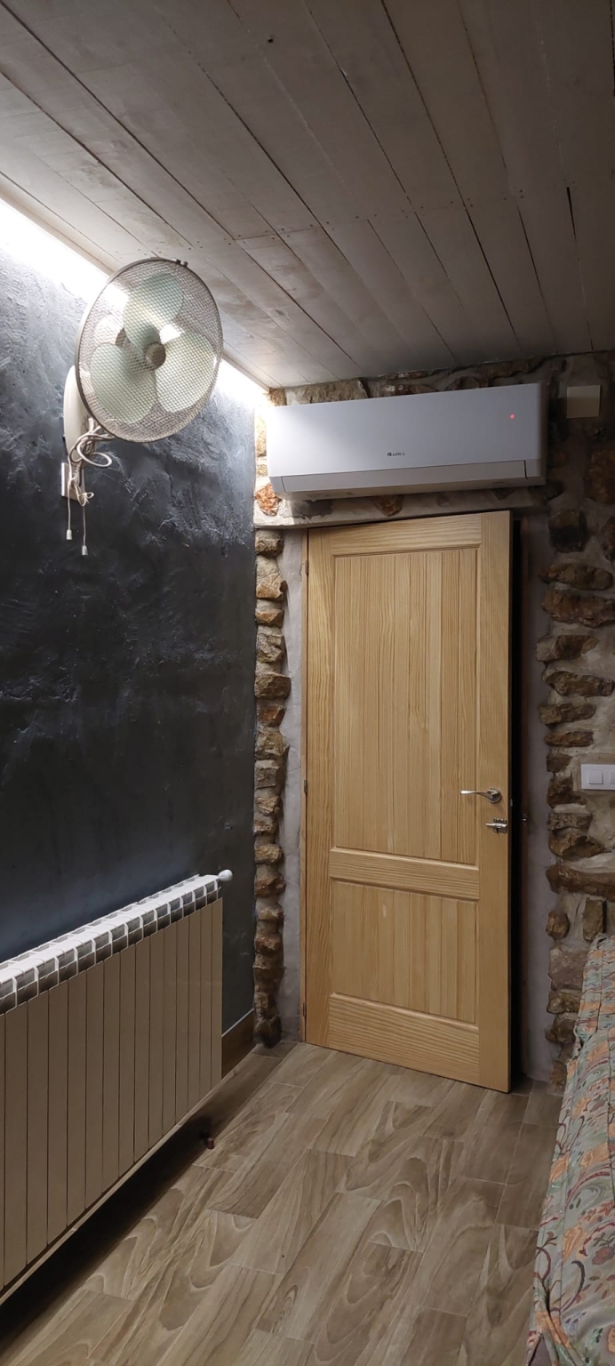 Casas Rurales Rioparden AACC-ventiladores-calefacción central- en ambas casas