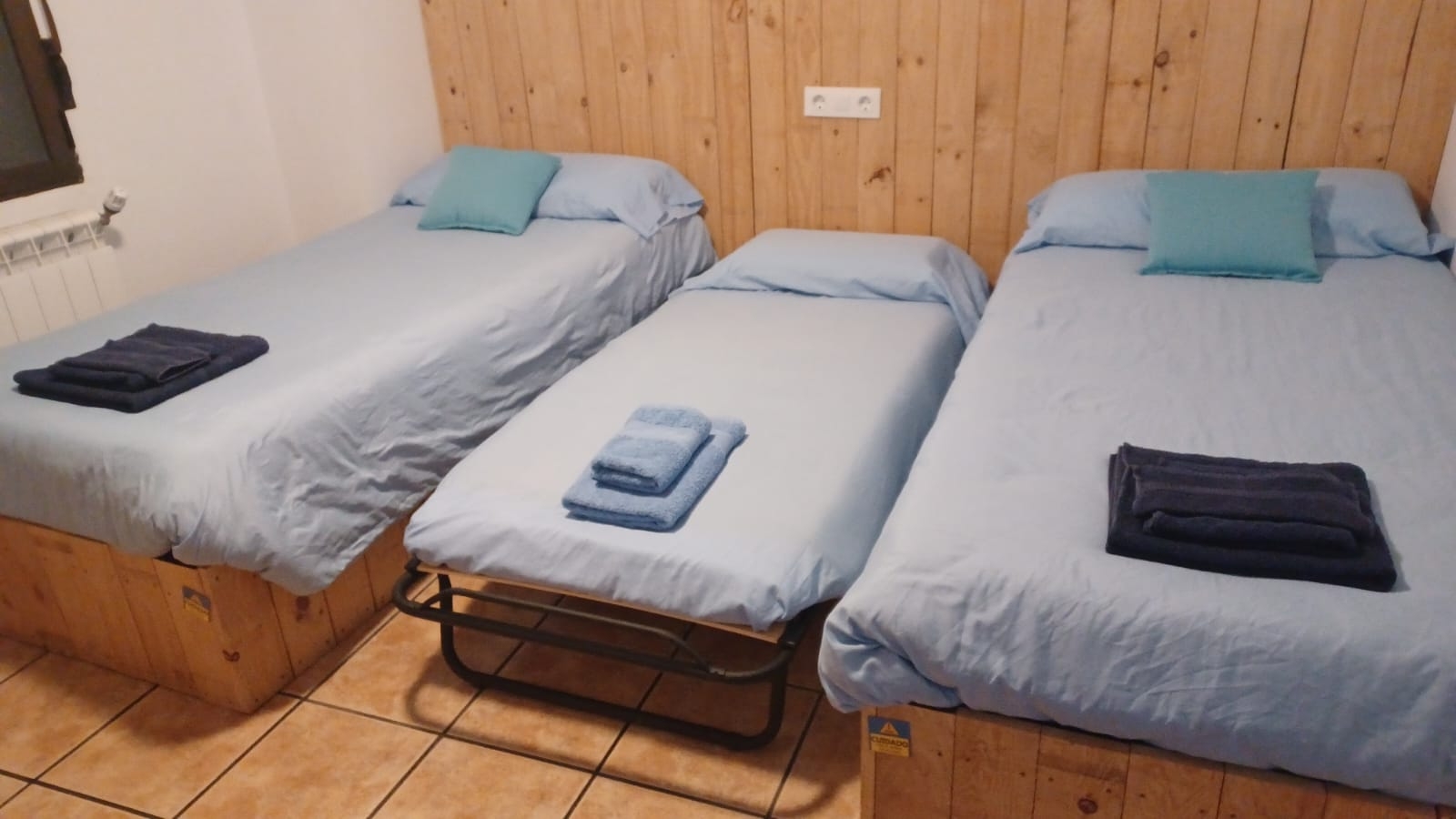 Casas Rurales Rioparden Habit. doble con suplet.- Posible en ambas casas