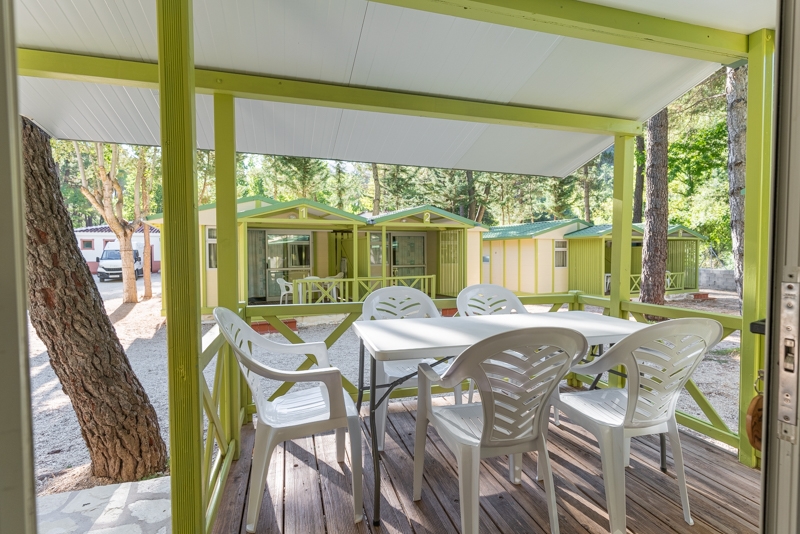 Camping Rio Mundo terraza bungalow