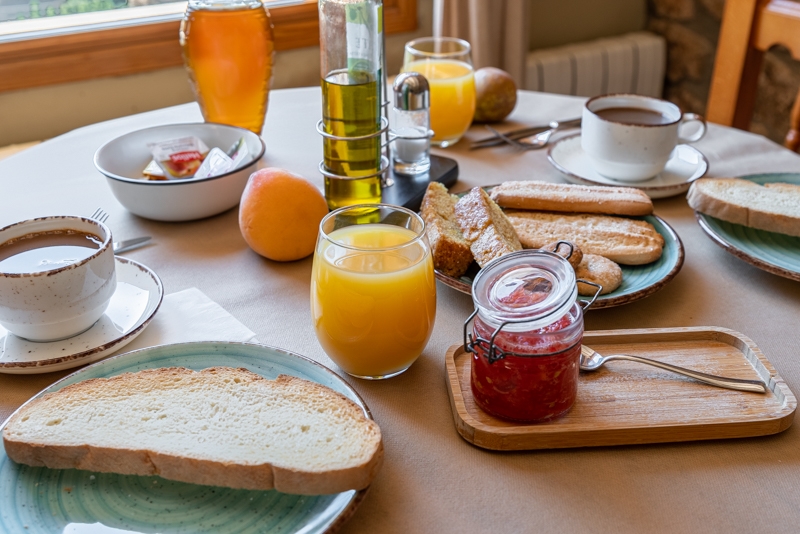 Miralmundo Alojamientos Rurales Aýna Hostal Rural | Desayuno con vistas.