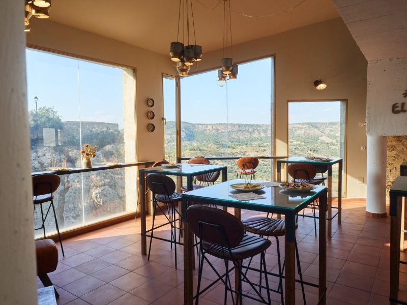 Restaurante El Buho de Letur salon con vistas