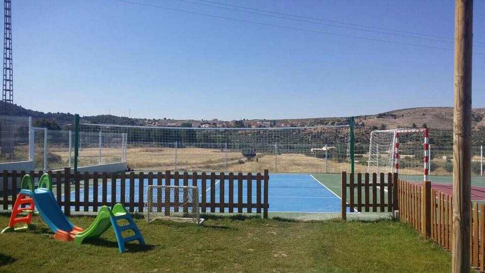 Casa rural Finca la Bellota parque y pista tenis