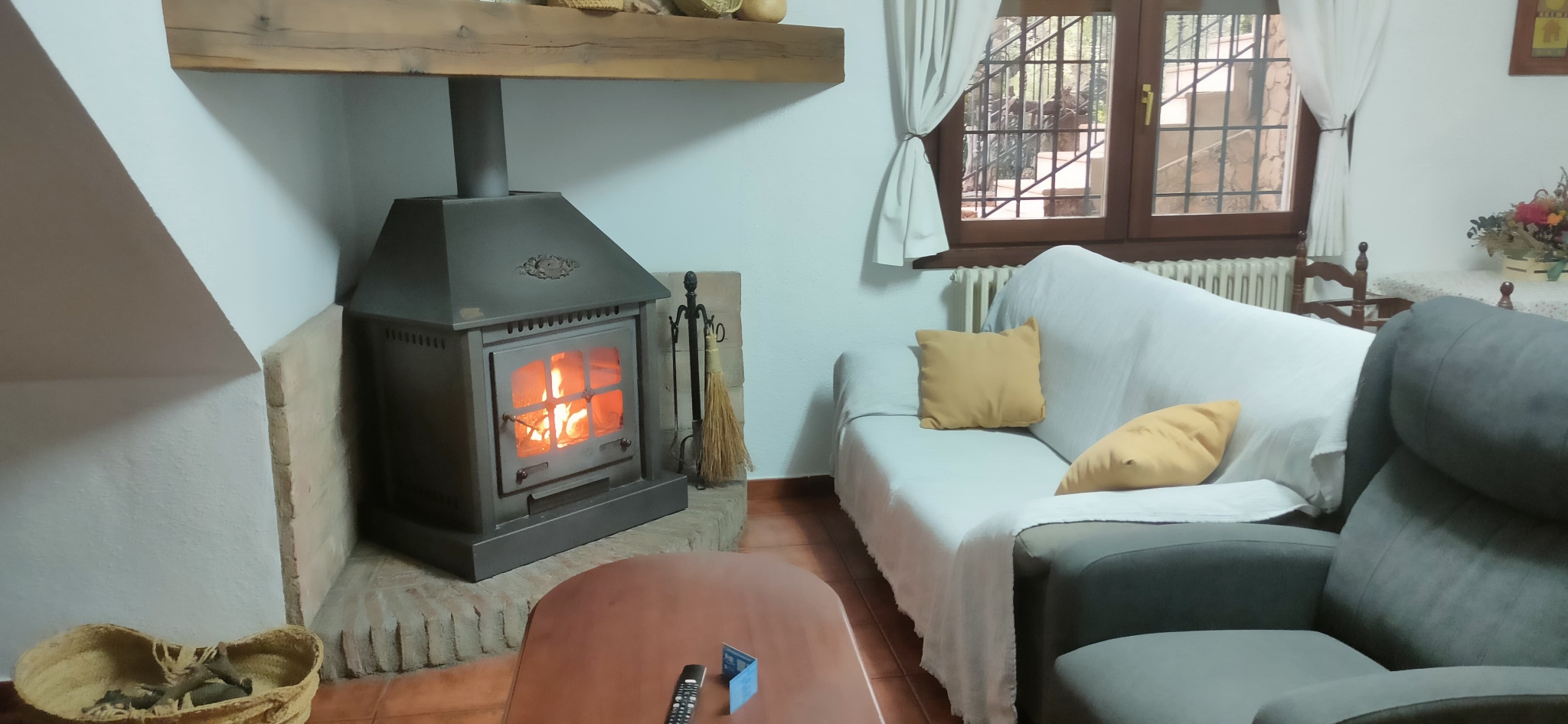 Casa Rural Calar de la Sima Salon con chimenea Casar 2